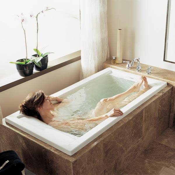 White Deep Soak Bathtub Z90962