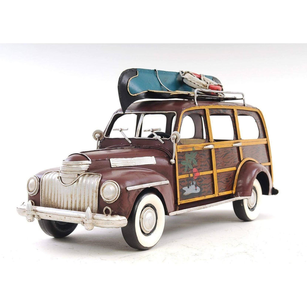 1947 Chevrolet Suburban with Canoe 1:14 I135532