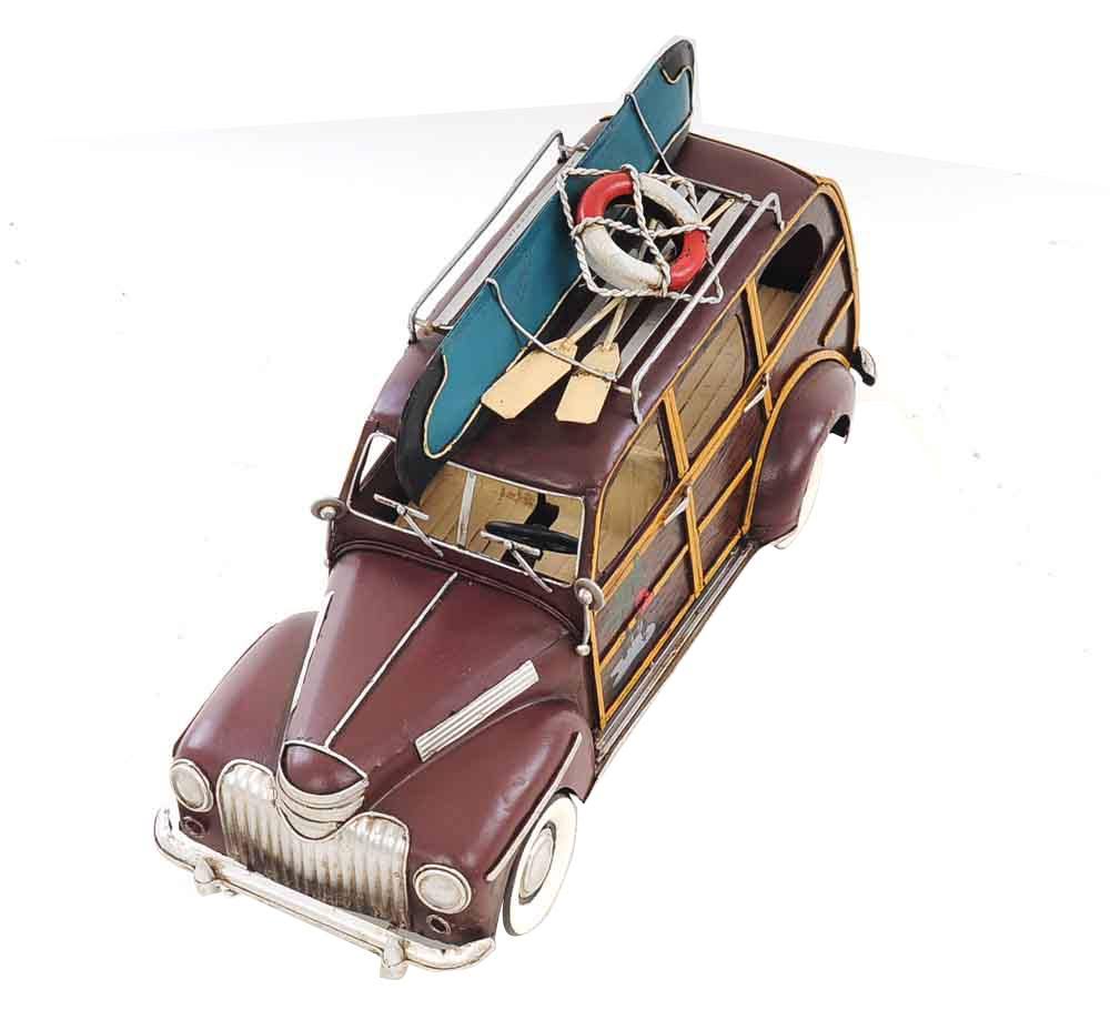 1947 Chevrolet Suburban with Canoe 1:14 I135532