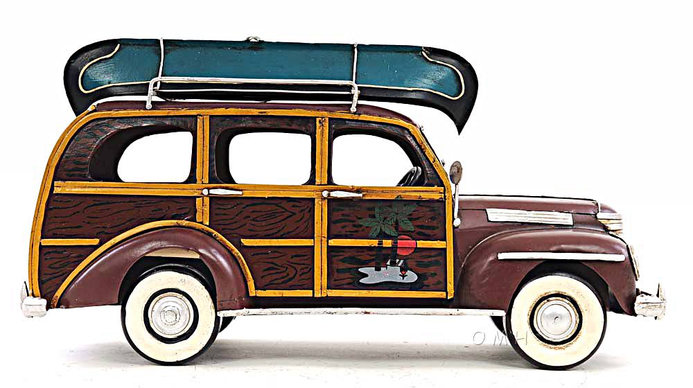 1947 Chevrolet Suburban with Canoe 1:14 I135532