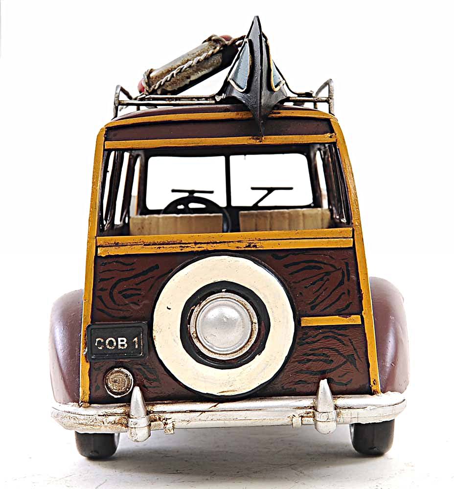 1947 Chevrolet Suburban with Canoe 1:14 I135532