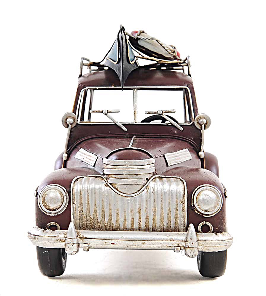1947 Chevrolet Suburban with Canoe 1:14 I135532