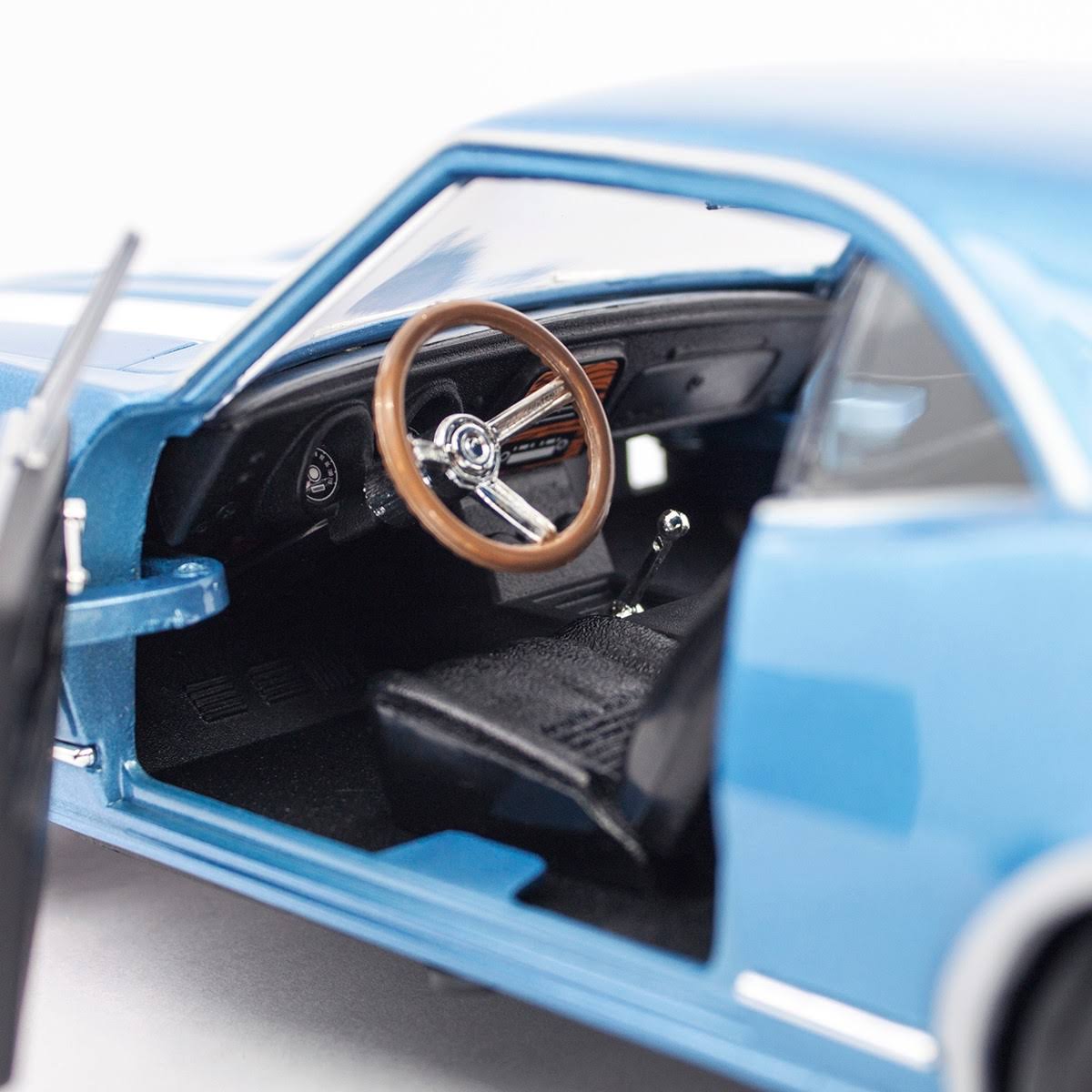Metallic Blue 1/18 Diecast Model Car W903